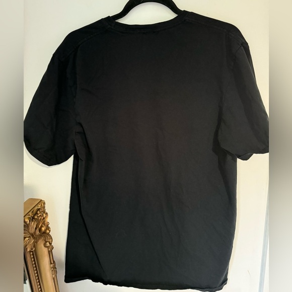 B. Game of thrones House Stark graphic tee size L - Picture 2 of 3